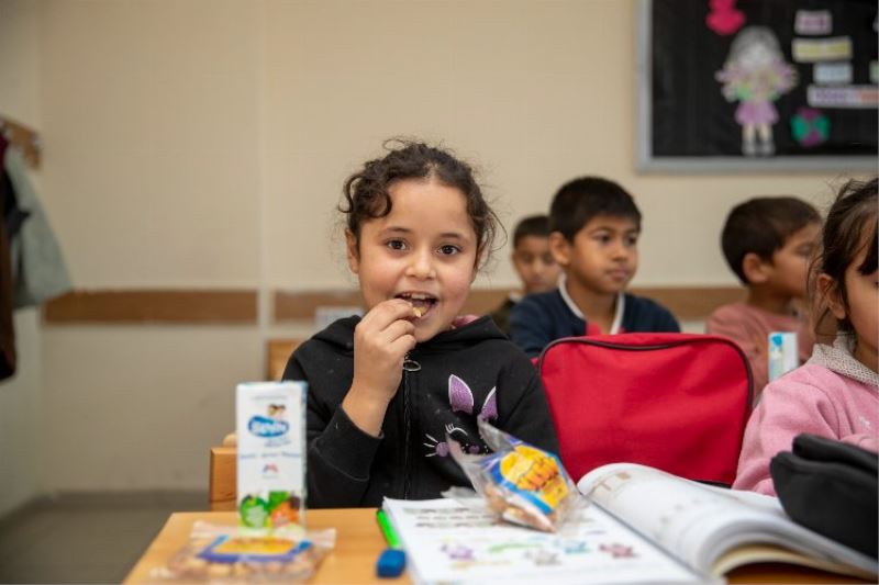 Mersinli öğrencilere kuruyemiş jesti