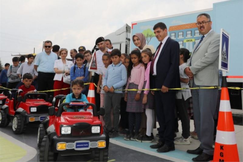 Afyonkarahisar Valisi trafik eğitiminde