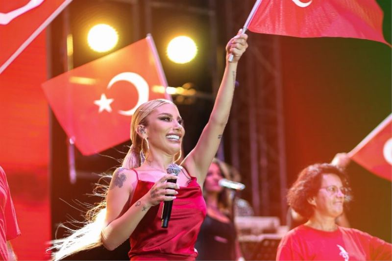 İrem Derici Manisa Turgutlu