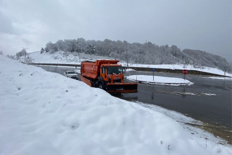 Düzce-Zonguldak yolunda yoğun kar yağışı