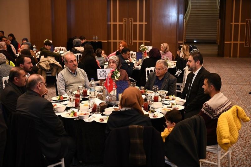 Depremzedeler iftarda Büyükkılıç