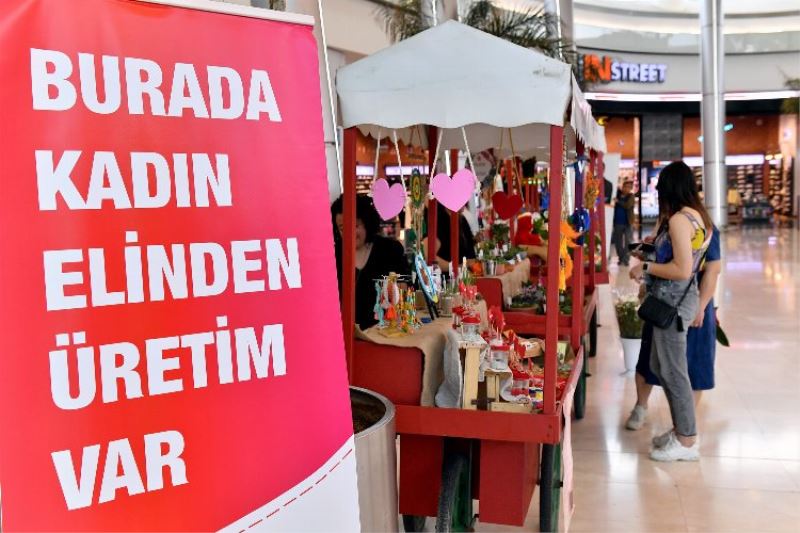 ‘Çiçek Pazarı’nın çiçekleri anneler için yerini aldı