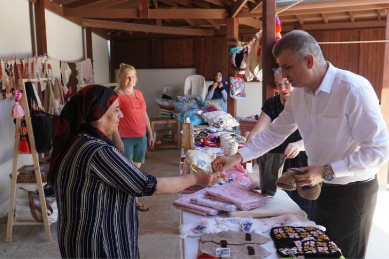 Gölcüklü kadınlardan el emeği pazarı