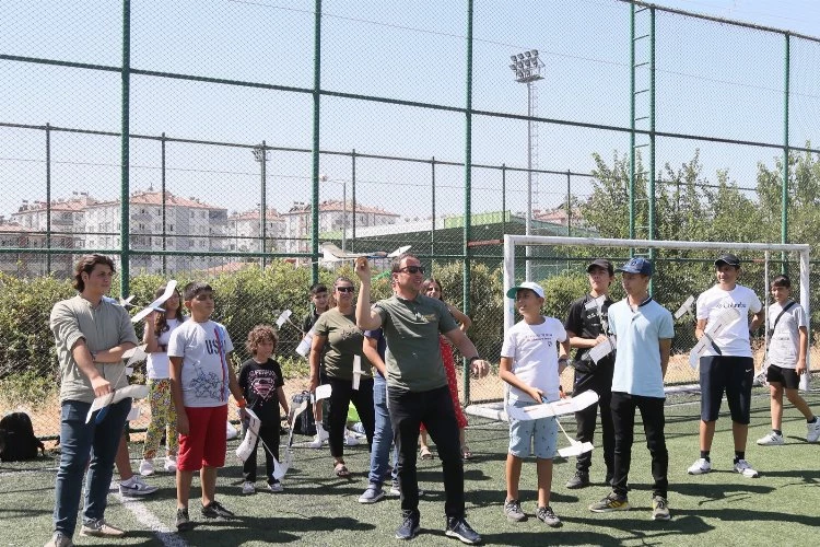 Gazi şehirli gençlere temel havacılık eğitimi