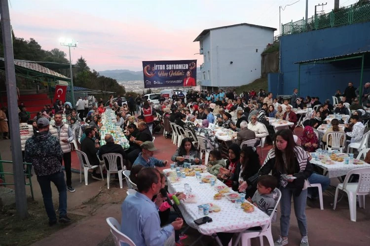 İzmit Belediyesi halk iftarı Terzibayırı Mahallesi’nde gerçekleşti