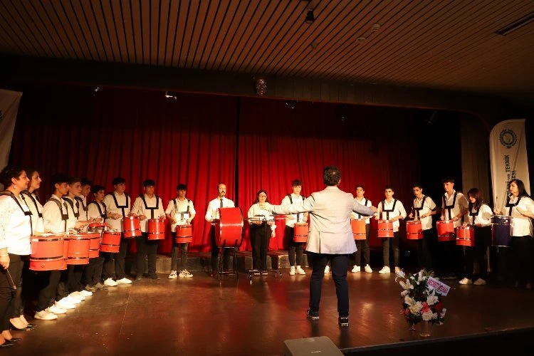 Bursa Tophane MTAL öğrencilerinden el yapımı enstrümanlarla konser