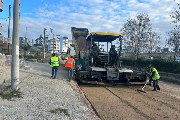 Çayırova Millet Bahçesi’nin çevre yolları asfaltlanıyor