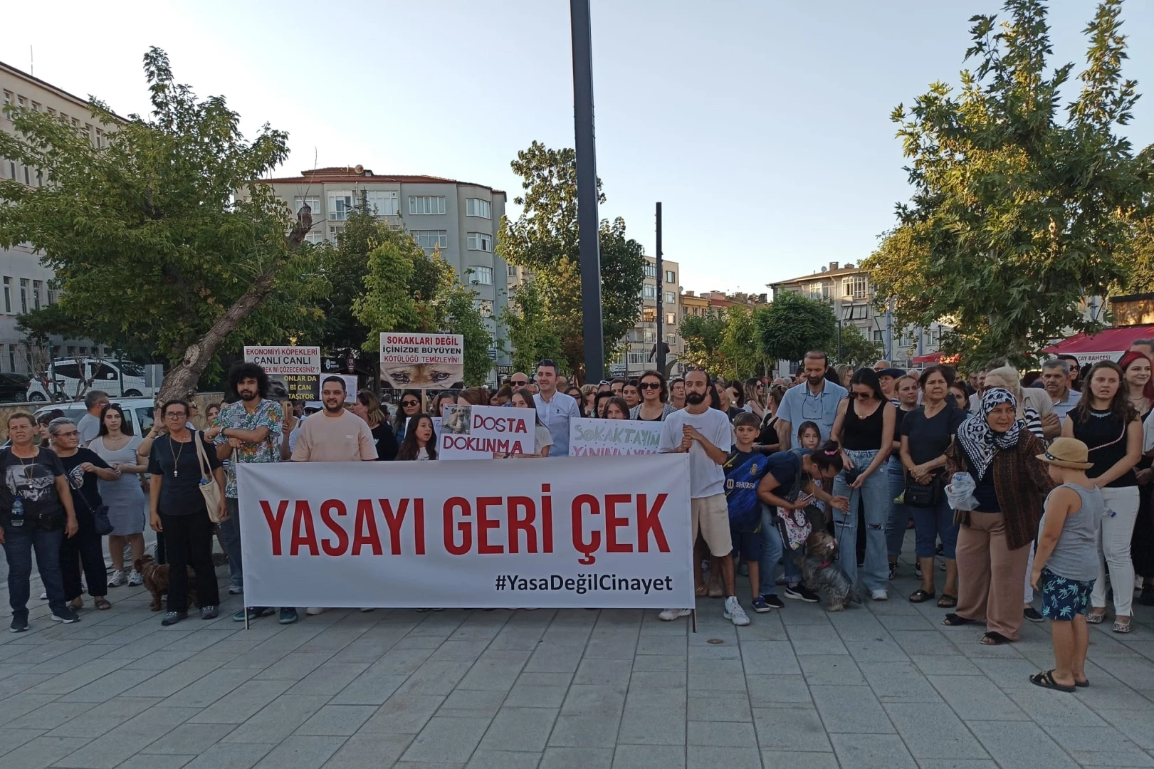 Hayvanseverler Keşan’dan seslendi: “Yasayı Veto Et”