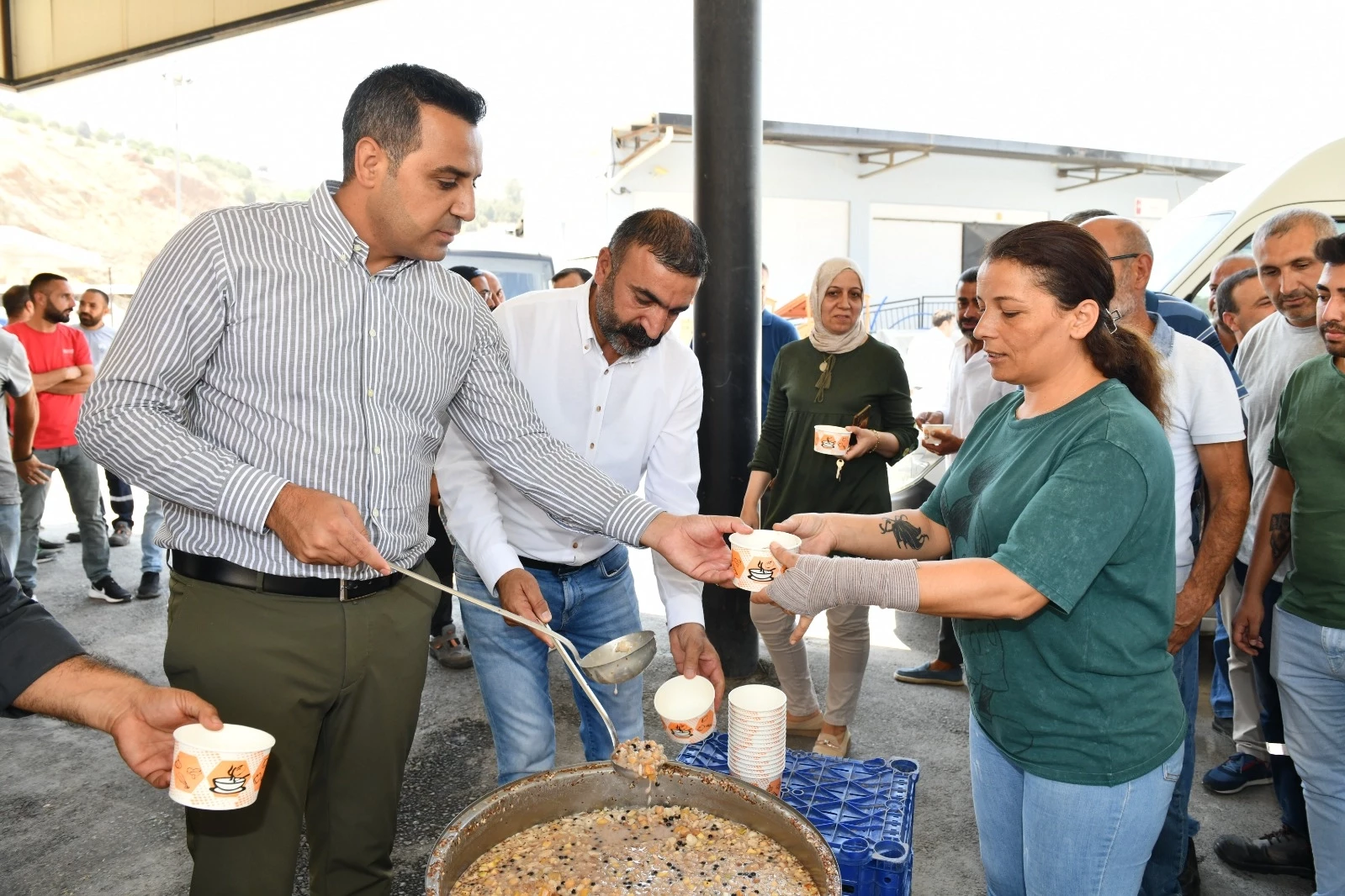 Başkan Yıldız’dan personele aşure ikramı