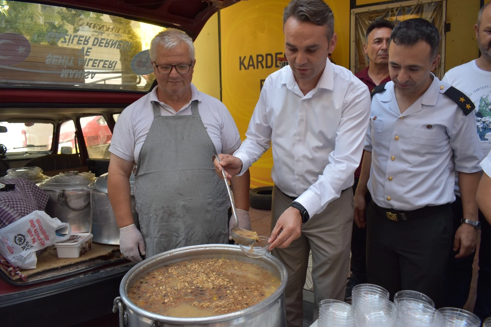 Şehit Aileleri Ve Gaziler Derneğinden aşure  hayrı