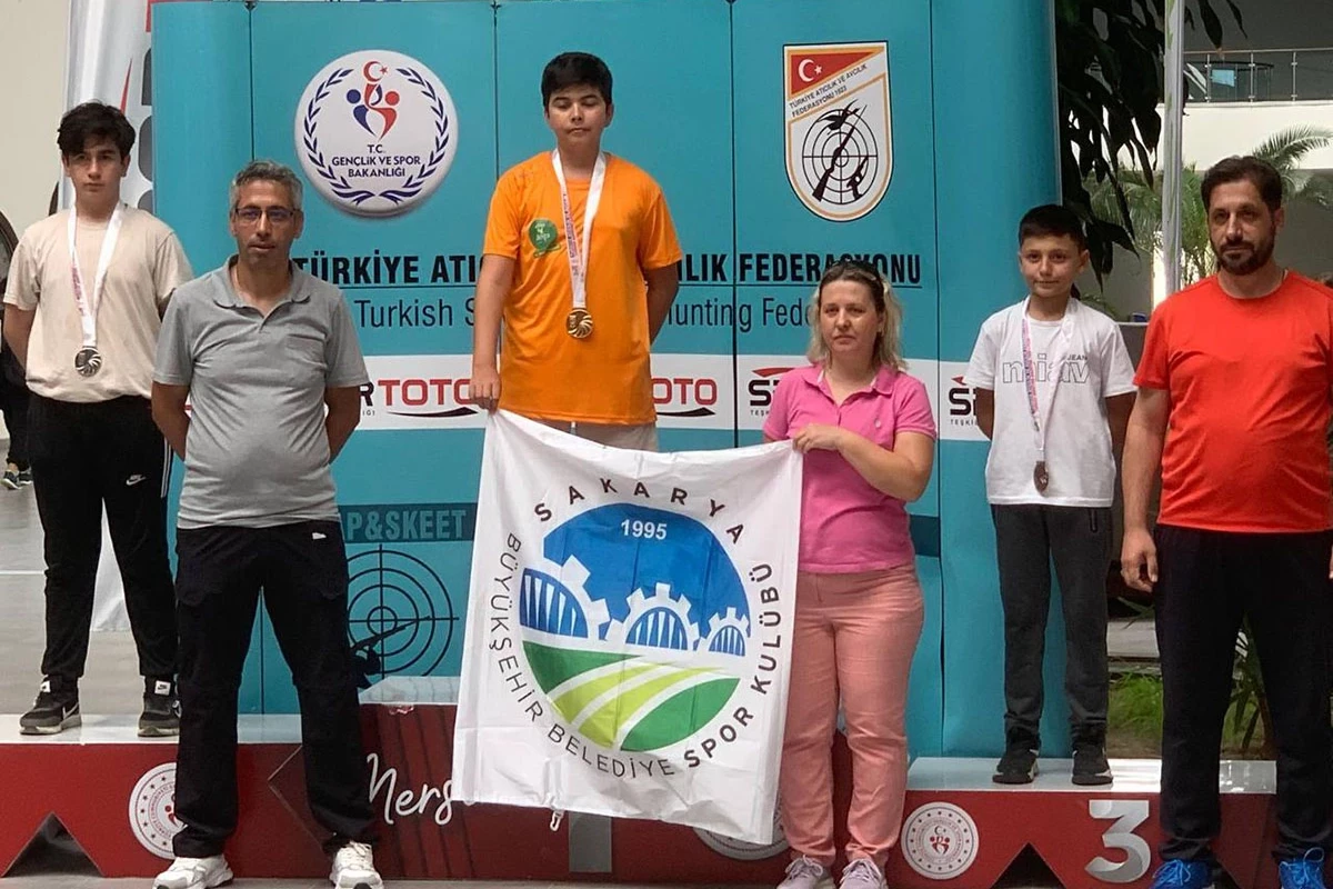 Sakarya Büyükşehir sporcusundan birinciliği getiren atış