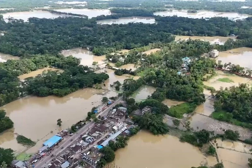 Bangladeş için dost eli sürüyor