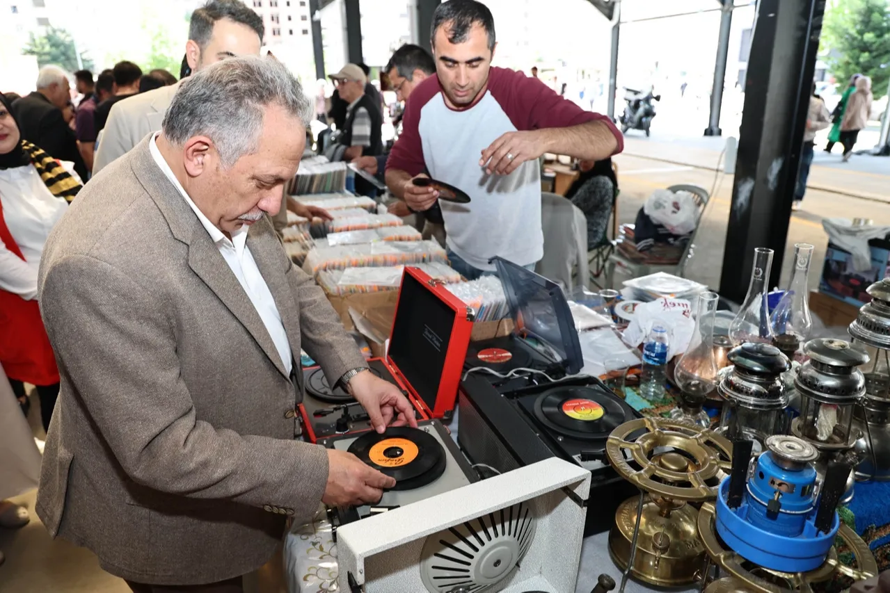 Antikacılar yarın Kayseri Talas