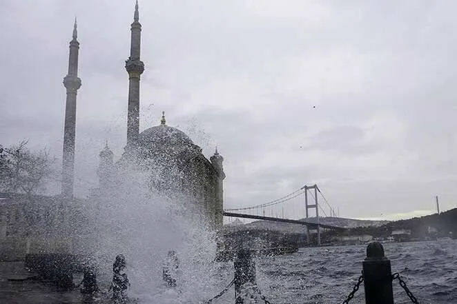Akdeniz hariç kıyılarda yağış var... Marmara