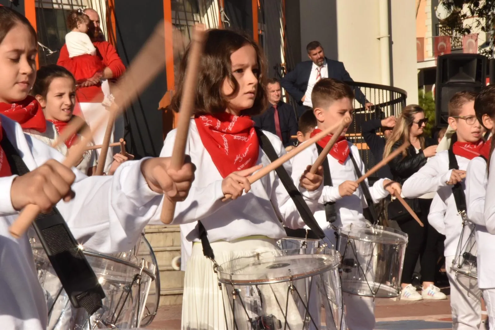 Manisa Halil Yurtseven İlkokulunda Cumhuriyet coşkusu