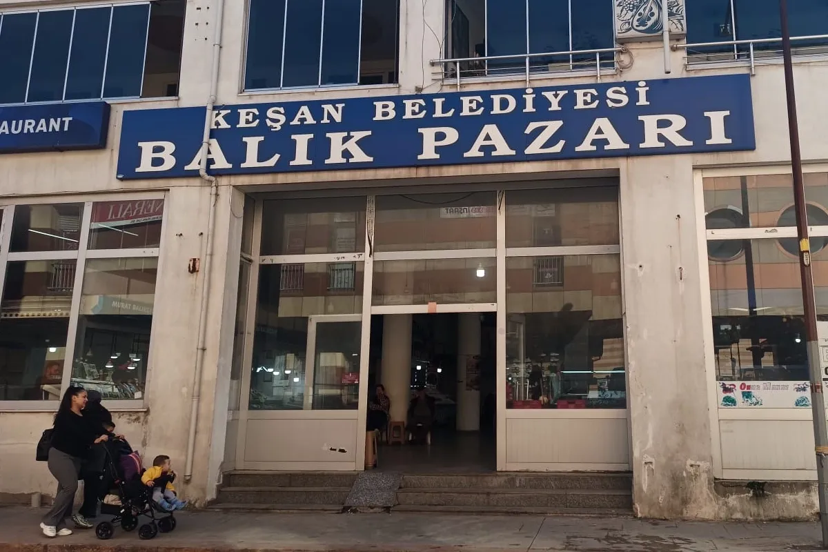 Edirne Keşan Balık Pazarı’nda kanalizasyon sorunu sürüyor!
