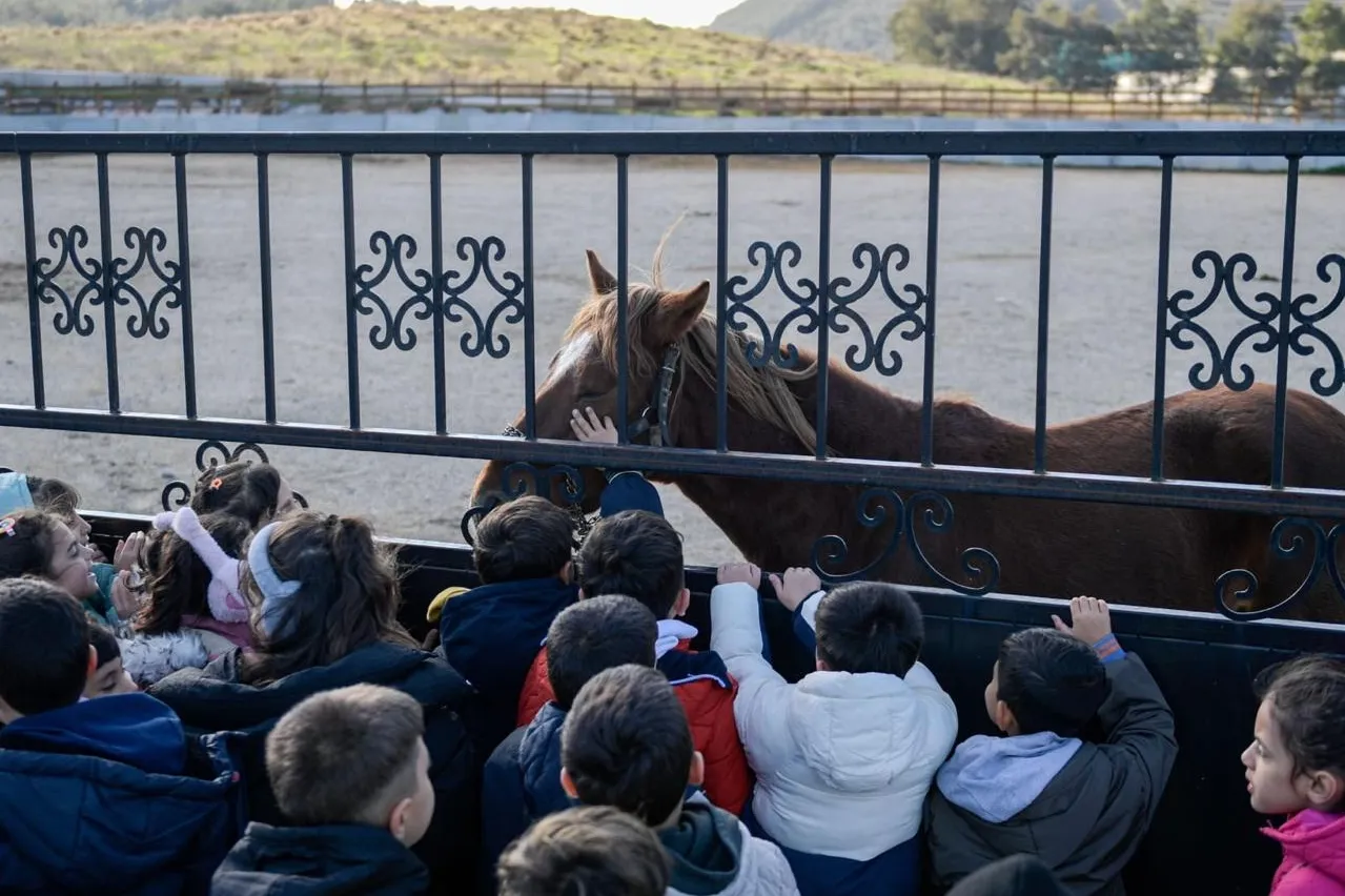 İzmirli çocuklara hayvan sevgisi kazandırılıyor