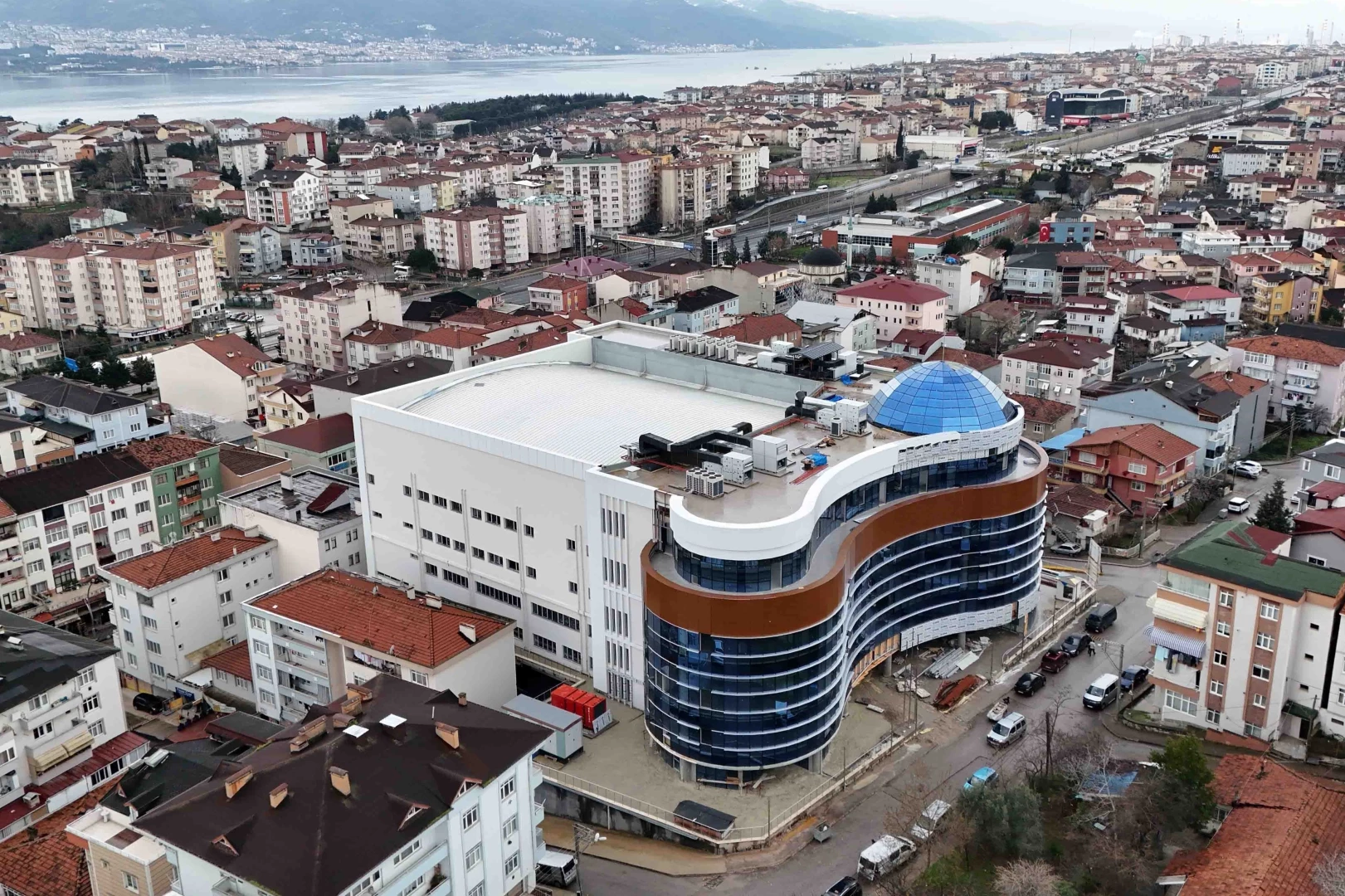 Derince Belediyesi hizmet binası ortaya çıktı