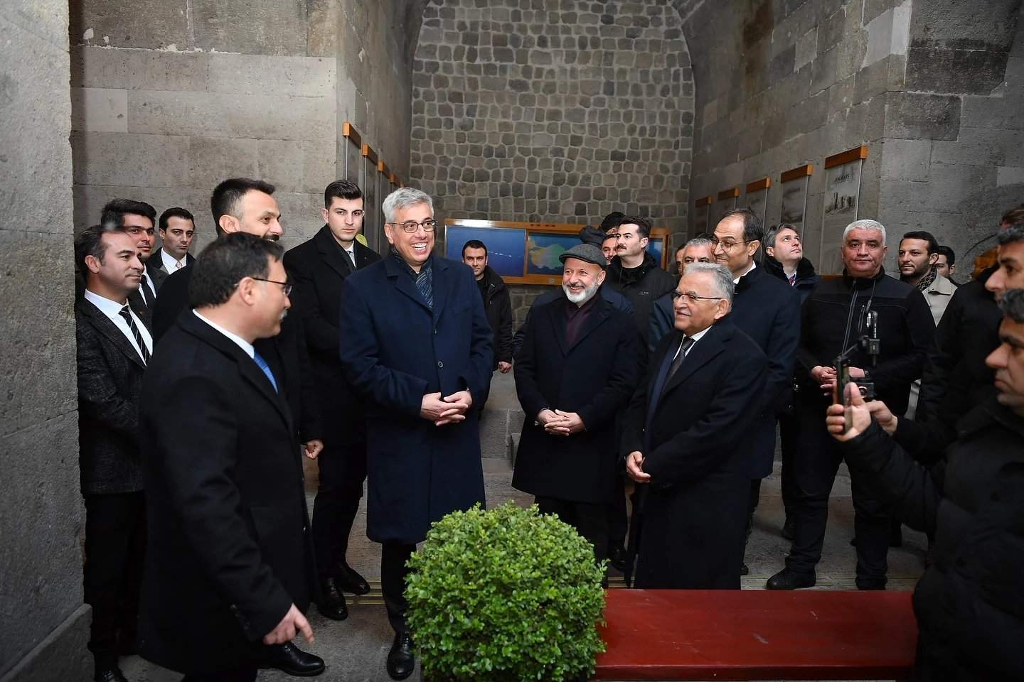 Dünyanın ilk tıp fakültesine Bakan Memişoğlu