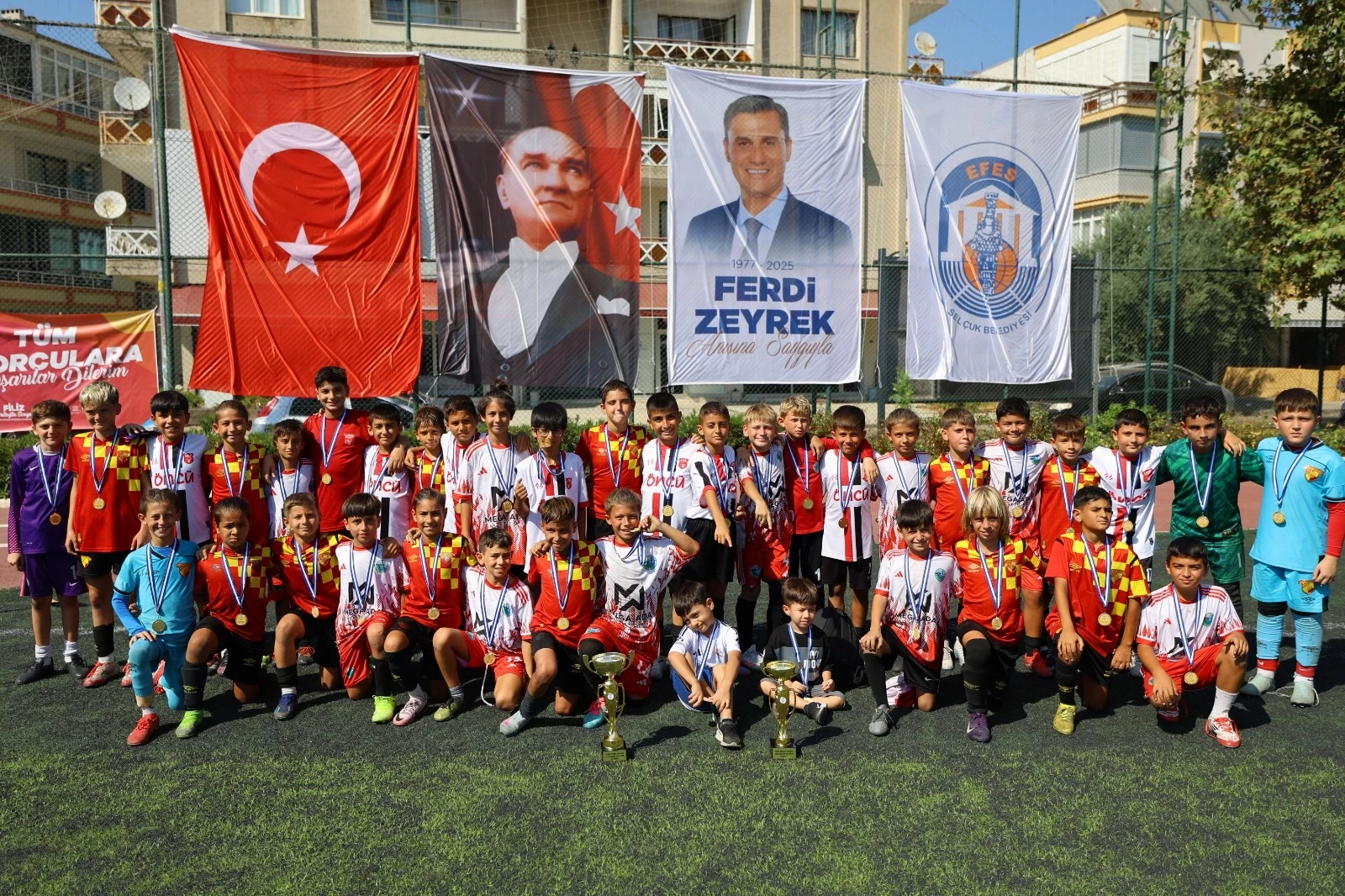 Efes Selçuk’ta Ferdi Zeyrek müsabakaları futbolseverleri buluşturdu