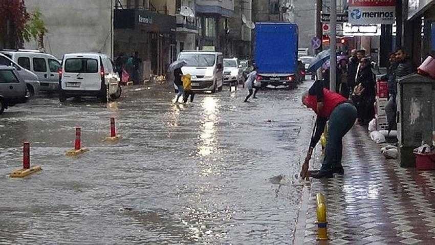 Meteoroloji saat verdi!.. Sel, su baskını, yıldırım, dolu..!