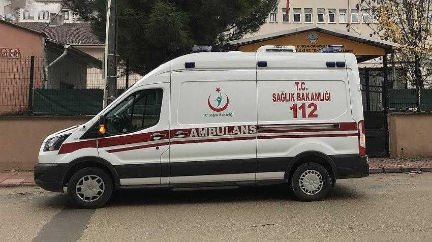 Deprem sırasında fenalaşan öğrenci hastanelik oldu