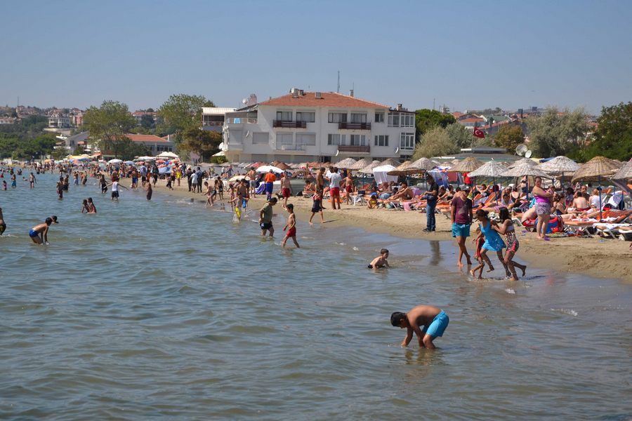 Sahillerde bayram tatili yoğunluğu oluştu