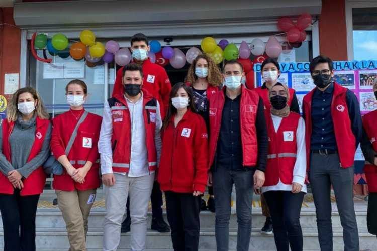 İzmir Bucada Genç Kızılaydan çocuklara etkinlik