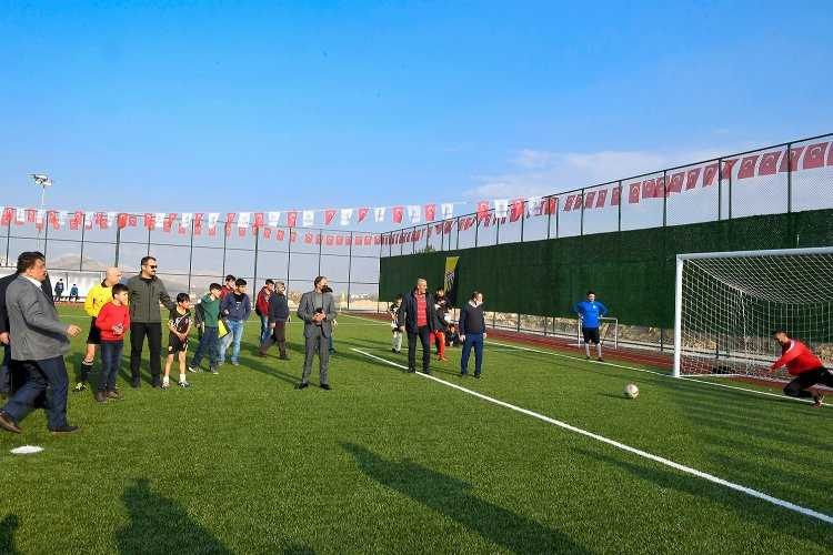 Malatyada FİFA standartlarındaki saha törenle açıldı