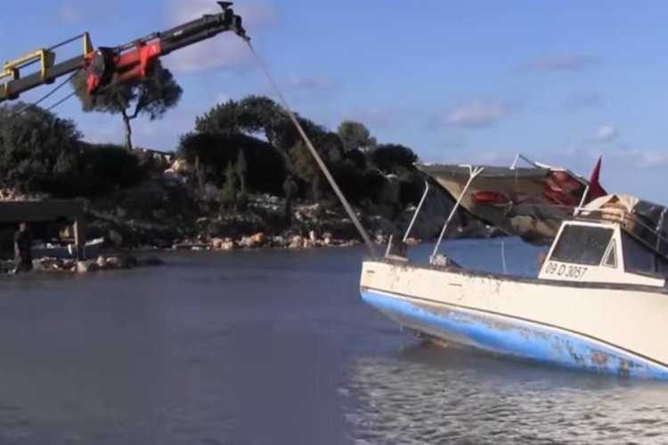 Didimde karaya oturan iki balıkçı teknesi kurtarıldı 