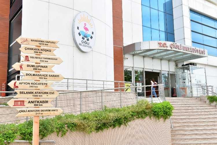 İzmir Çiğli Belediyesi müdürlükleri kadınlara emanet 