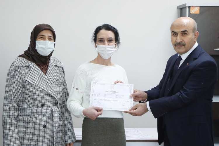 Mardinde başarılı kursiyerler sertifikalarını Vali Demirtaş’tan aldı 