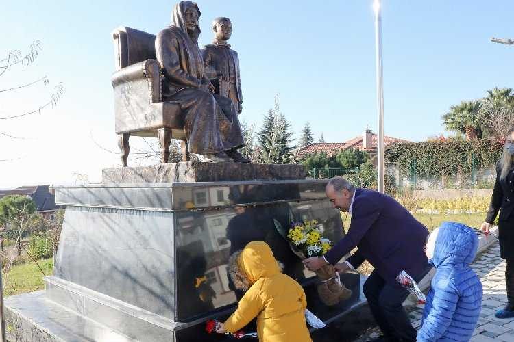 Bursa Mudanyada Zübeyde Hanıma öğrencilerinden anma