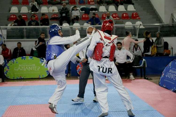 Gaziantepte İşitme Engelliler Karate ve Tekvando Türkiye Şampiyonası yapıldı 