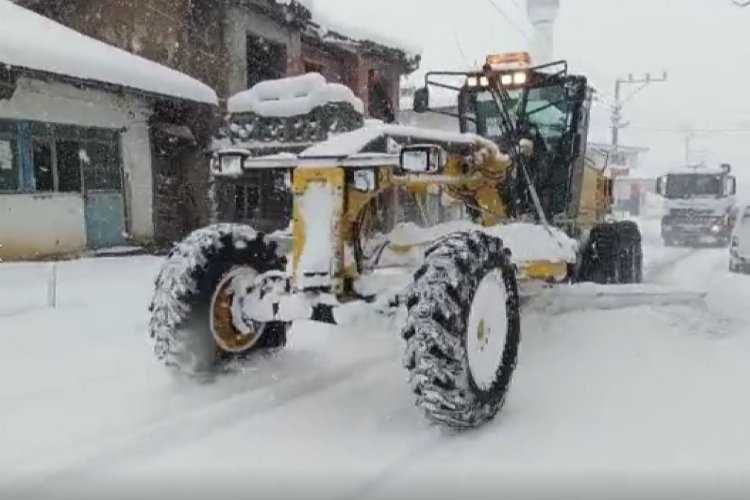 Bilecikte İl Özel İdare Ekipleri yolu açtı 