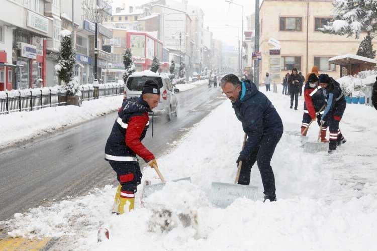 Nevşehirde karla mücadele devam ediyor 