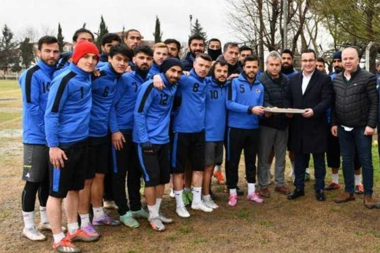 Bursa Mustafakemalpaşada futbolculara moral ziyareti