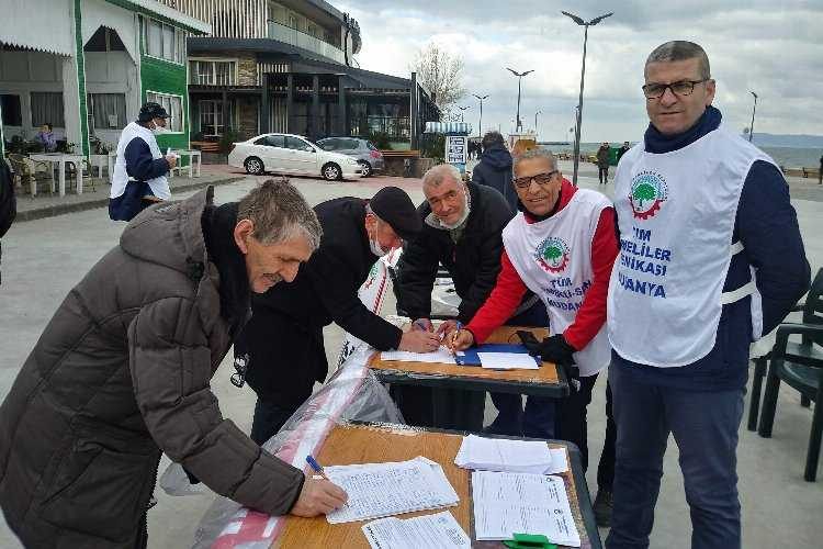 Emekliler zamlara karşı Mudanyada imza topladı