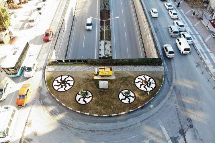 Manisada Eski Garaj Kavşağına yeni peyzaj uygulaması