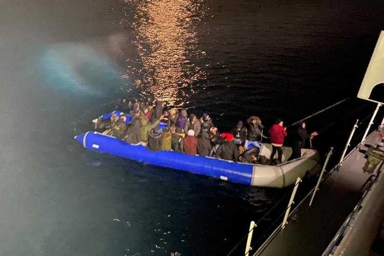 Balıkesir Ayvalıkta 31 düzensiz göçmen kurtarıldı