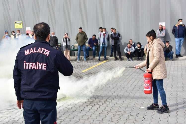 Malatya Büyükşehir İtfaiyesi yangın eğitimlerini sürdürüyor 