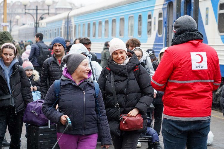 Türk vatandaşları Kievde yaşanan insani krizi Kızılaya anlattı 