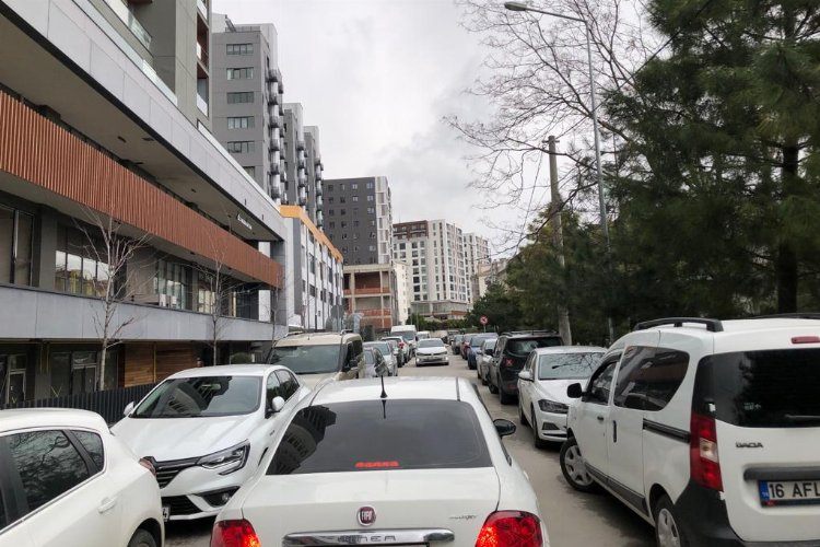 Bursanın o sokağında araç krizi