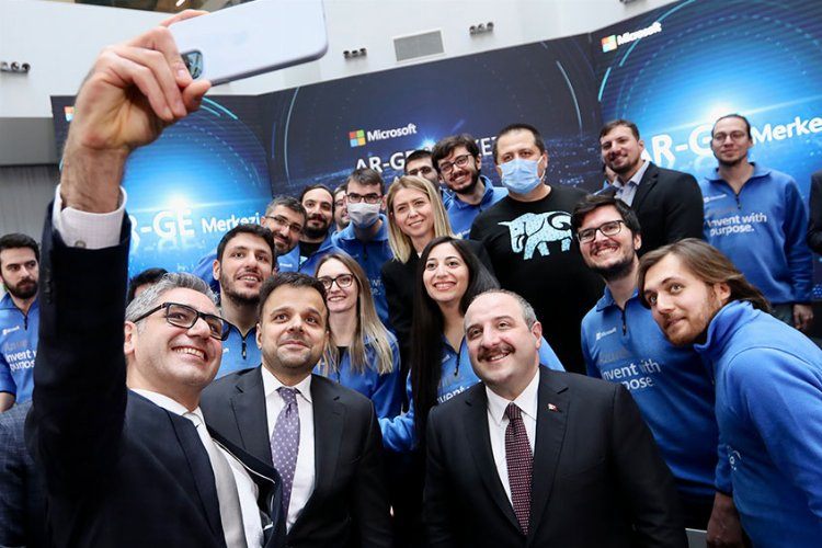 Microsoft Türkiyede Ar-Ge Merkezi açtı... Bakan Varank: 