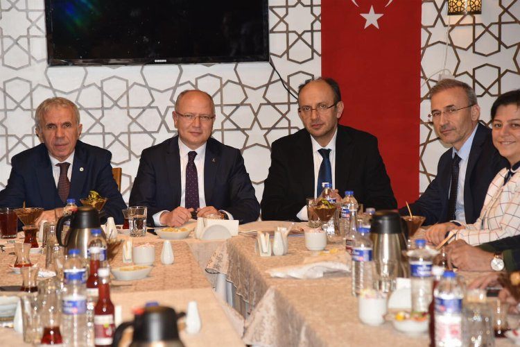 AK Parti Bursada istişareleri sürdürüyor