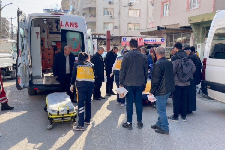 Adıyamanda bisikletli çocuk kamyonete çarptı 