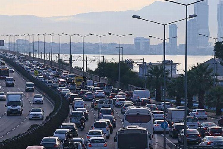 İzmirde trafiğe kayıtlı araç sayısı Şubat ayı sonu itibarıyla 1 milyon 581 bin 818 oldu
