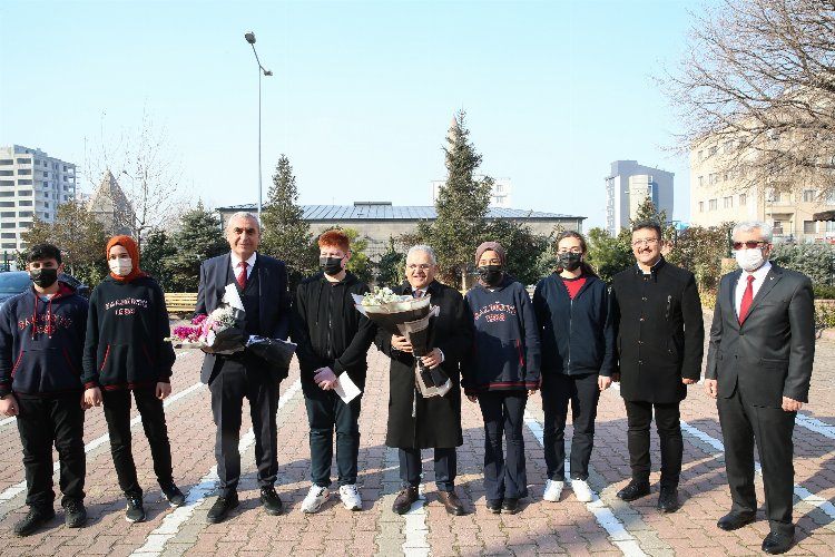 Kayseri Pınarbaşında Başkan Büyükkılıçtan gençlere sürpriz