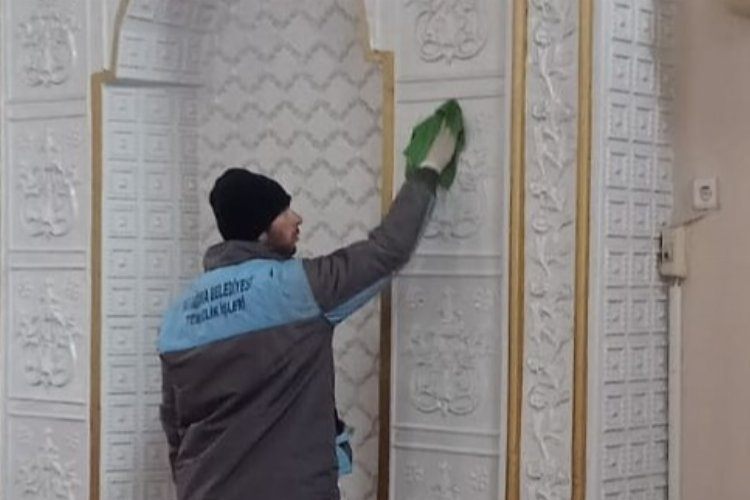 İzmir Bergama’da camilere Ramazan temizliği