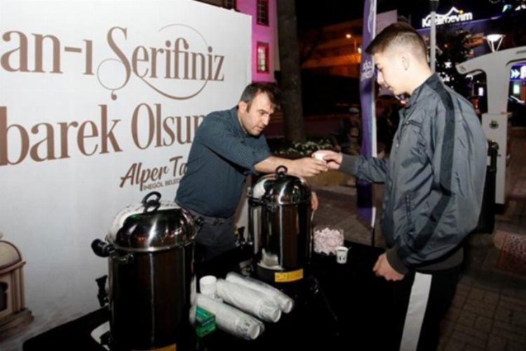 Bursa İnegölde iftar sonrası ücretsiz çay ikramı